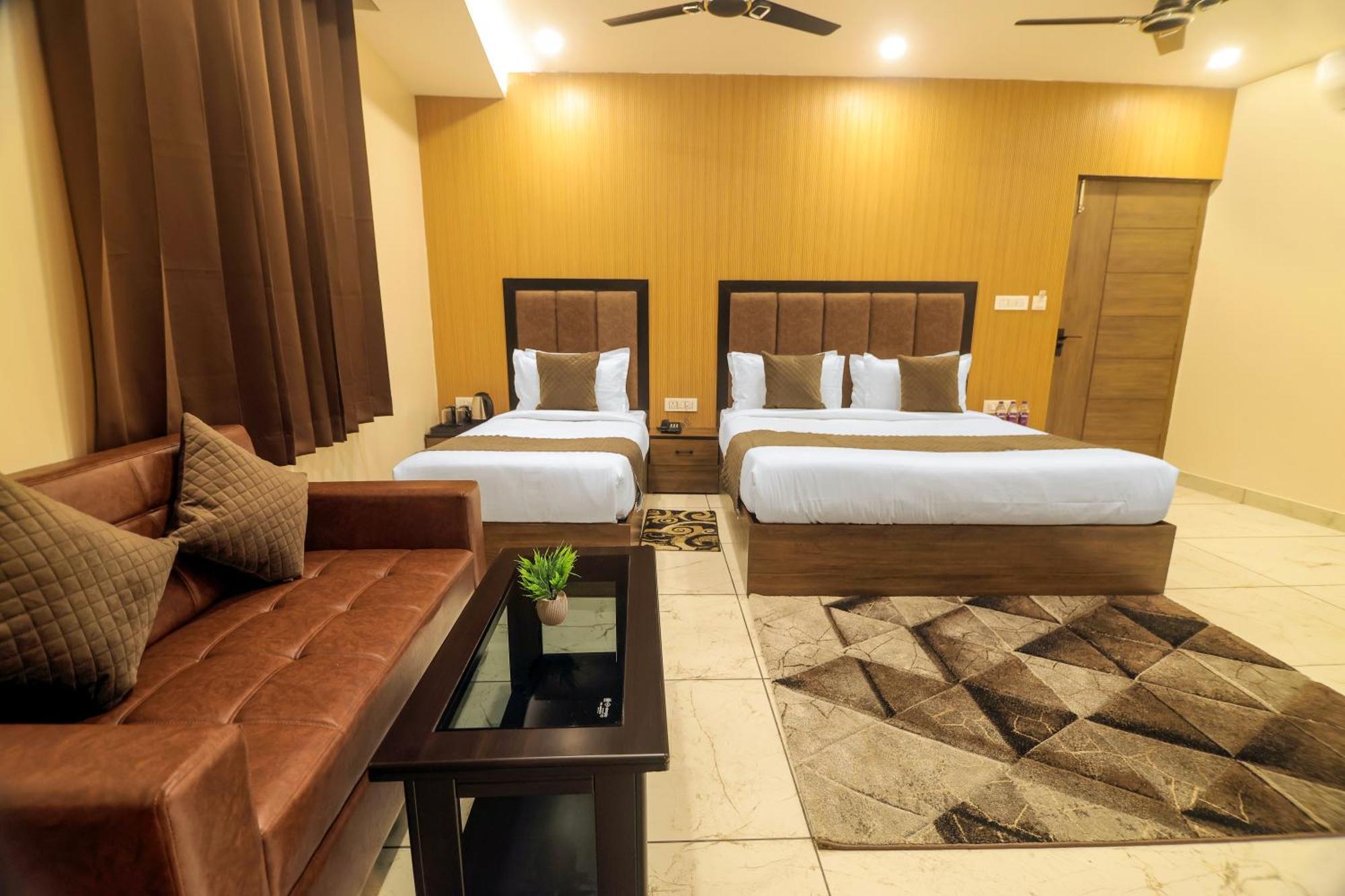 Hotel Hari Dhara, 100 Meters From Har-Ki-Pauri Haridwar Ngoại thất bức ảnh