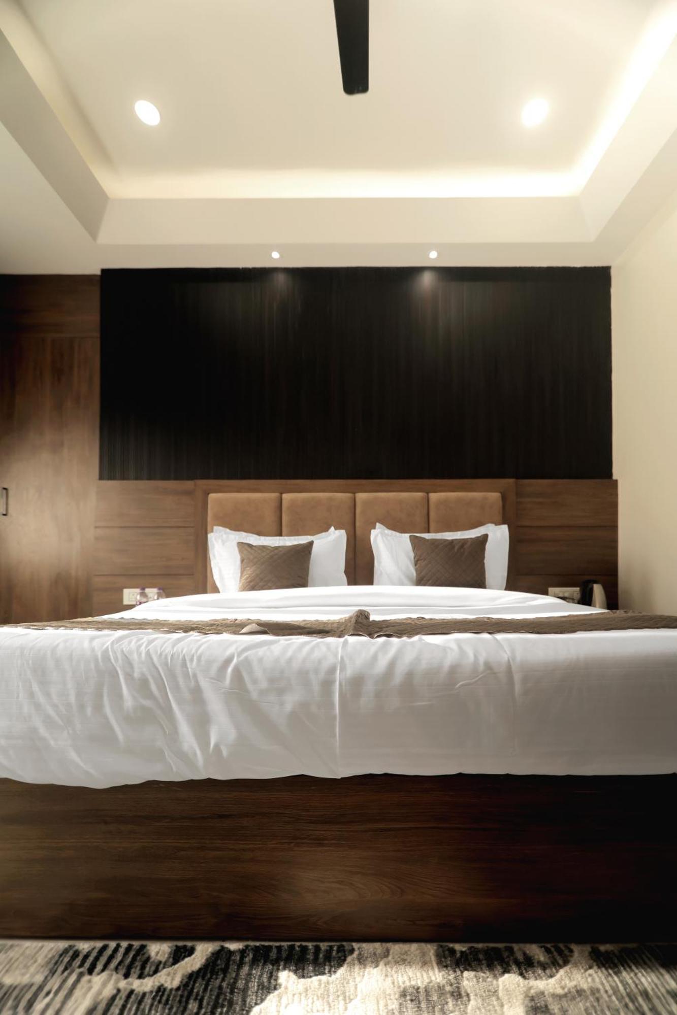 Hotel Hari Dhara, 100 Meters From Har-Ki-Pauri Haridwar Ngoại thất bức ảnh