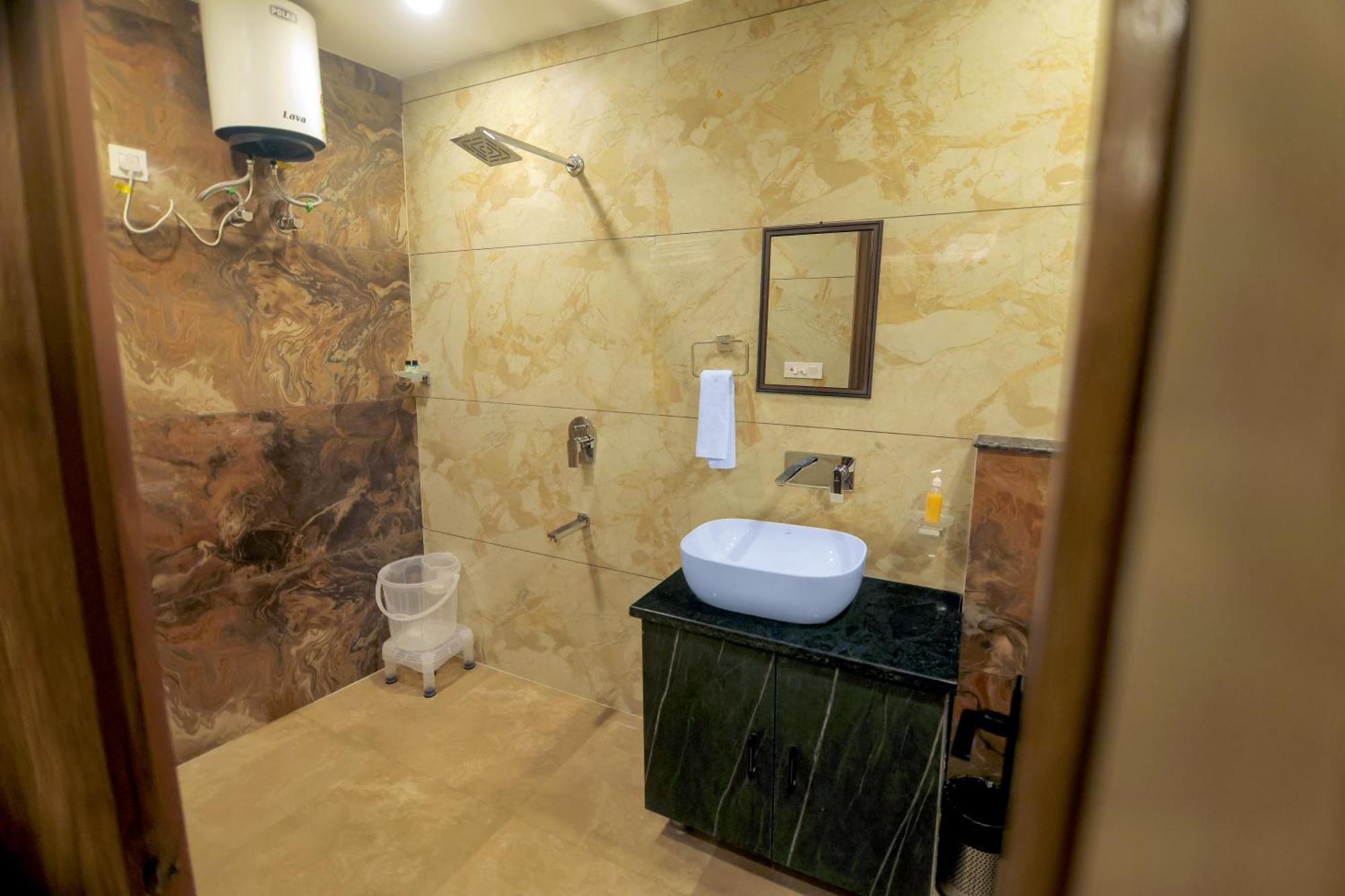 Hotel Hari Dhara, 100 Meters From Har-Ki-Pauri Haridwar Ngoại thất bức ảnh
